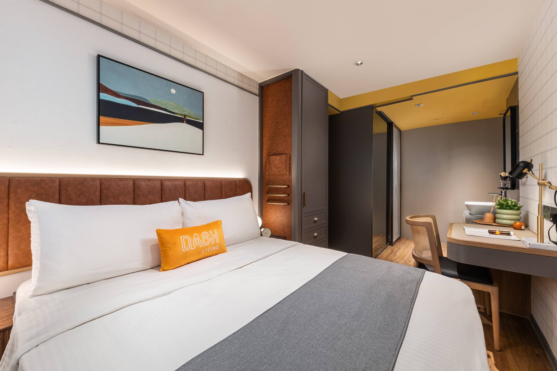 Superior Room - Dash Living on Hollywood 1